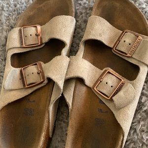 BIRKENSTOCKS SIZE EU 40 SIZE 9 US. GOOD SHAPE